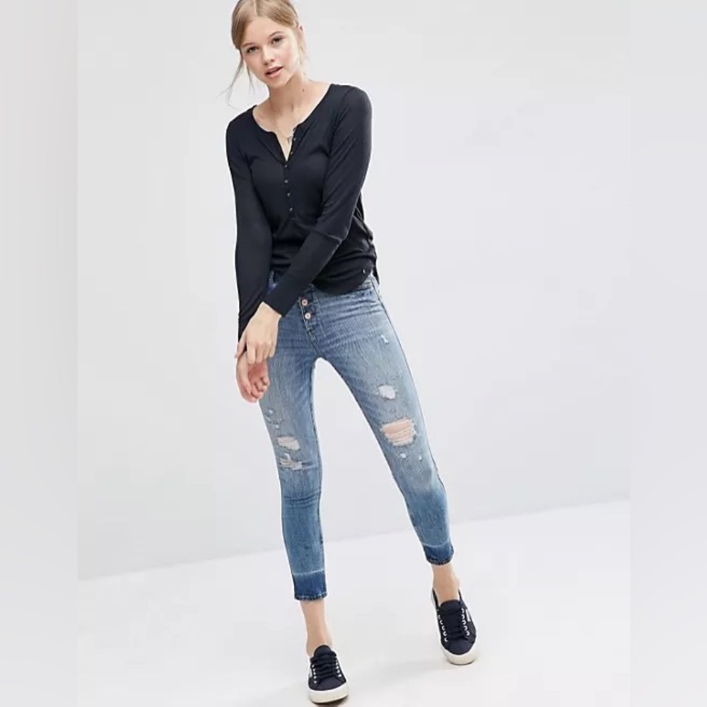 EUC // Abercrombie Ribbed Cozy Henley in Dark Grey